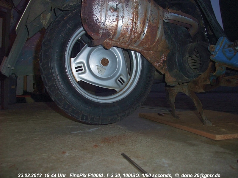 2012_03_23_fr_03_004_hinterrad_vom_peugeot.jpg