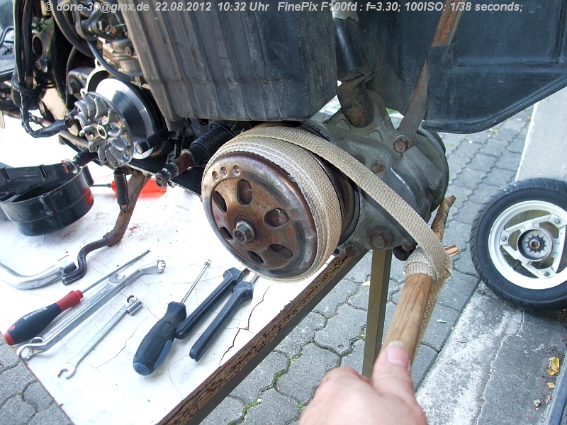 2012_08_22_mi_01_021_kupplung_gegenhalten.jpg