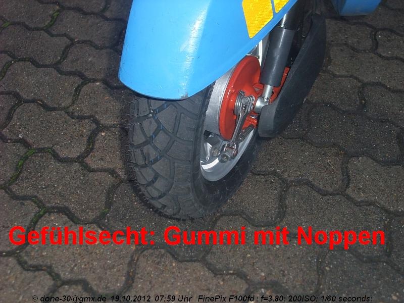 2012_10_19_fr_01_008_vorderreifen_noppen.jpg