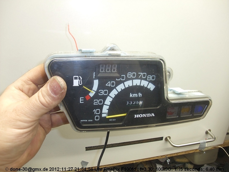 2012_11_27_di_01_019_tacho_mit_thermometer.jpg
