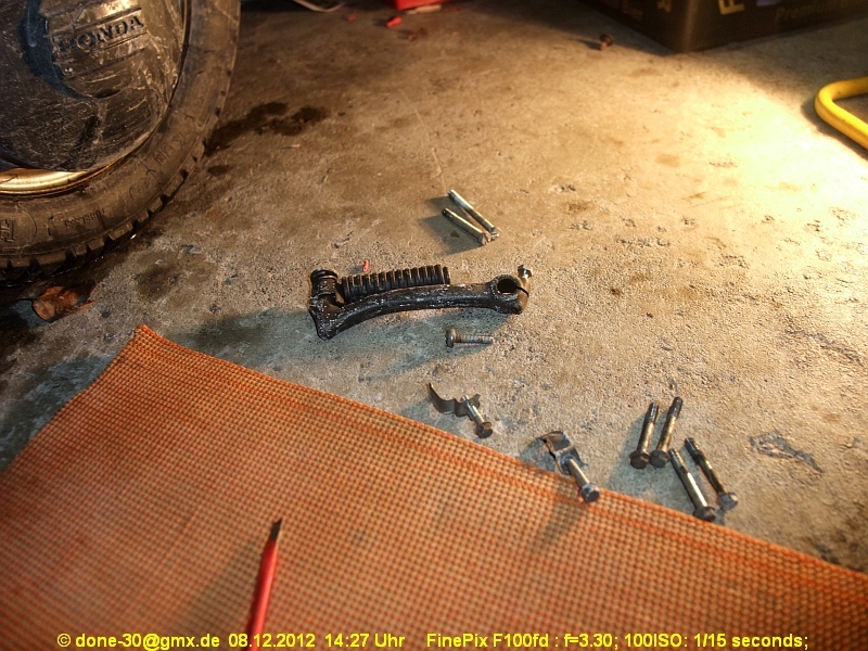 2012_12_08_sa_03_002_schrauben.jpg