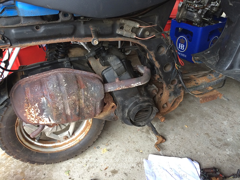 2014_08_23_sa_01_001_motor_auspuffseite.jpg