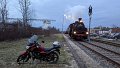 2023_12_10_so_04_043_honda_cb125f_dampfzug_weissenhorn_bahnhof