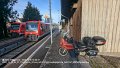 2024_12_15_so_01_012_honda_innova_schirimobil_zugbegegnung_bahnhof_pfaffenhausen