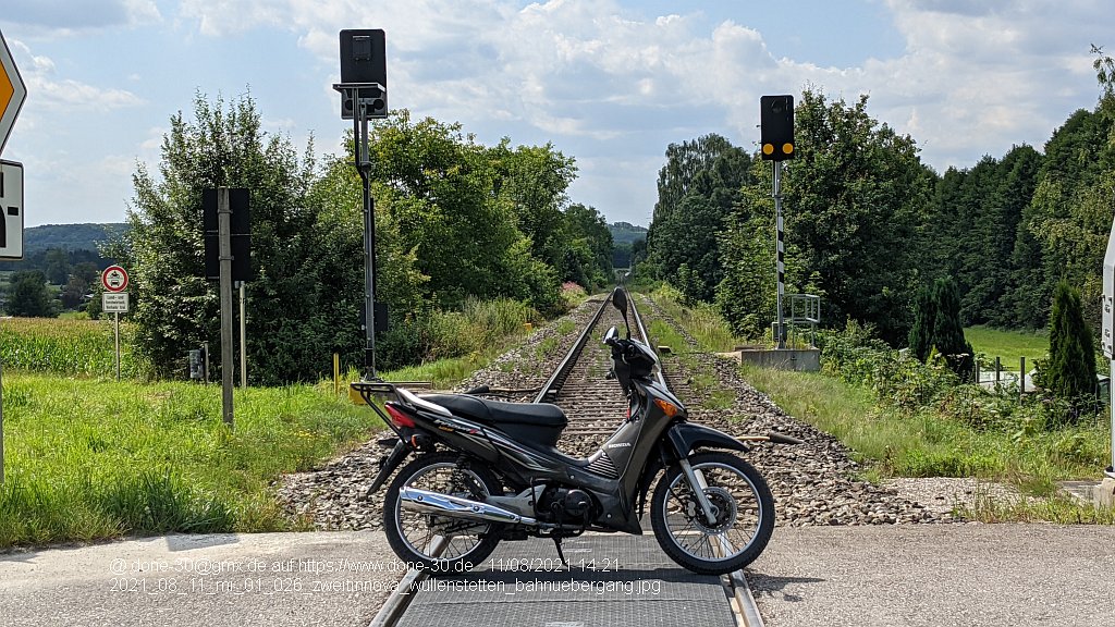 2021_08_11_mi_01_026_zweitinnova_wullenstetten_bahnuebergang.jpg